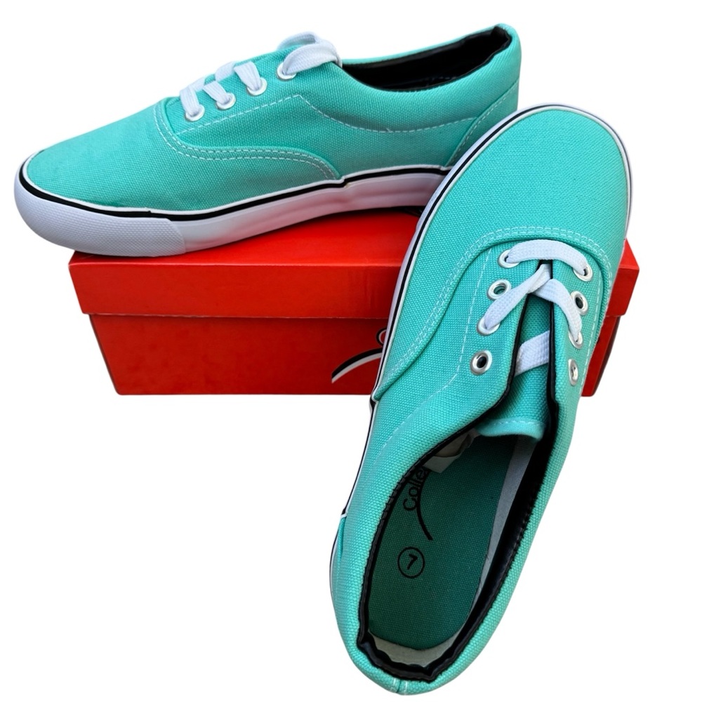 NWT! Women’s Teal Classic Canvas Sneakers. Size 7. White Stitching and Laces.